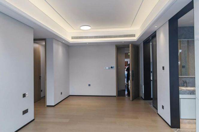 Modern compound bright 3 br with 3 sides Windows +floor heating next Wellington shanghai