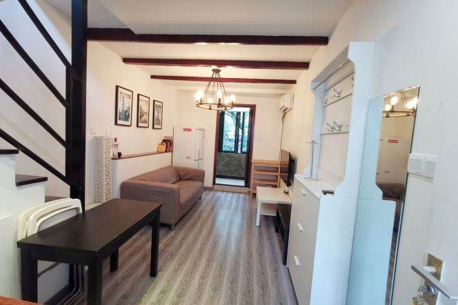 Yongjia Lu Cosy Duplex w. balcony 