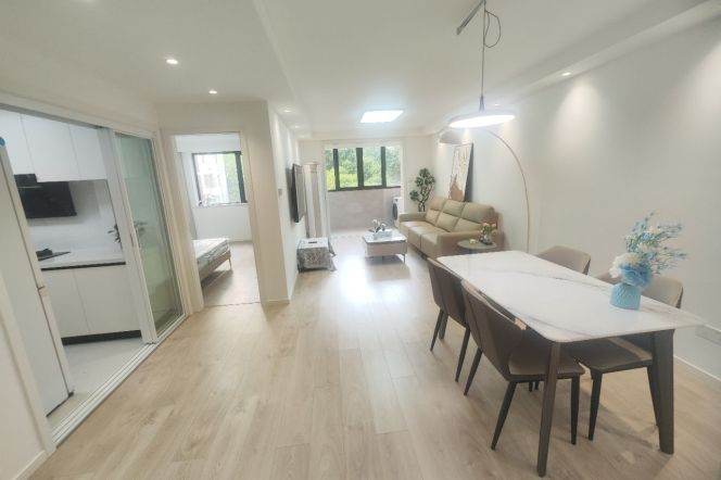 Renovated 1br apt @Xujiahui CBD Line 1/9/11