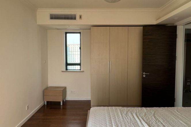 Jing'an Temple, The Courtyard 2-bedroom, with underfloor heating and an outdoor balcony