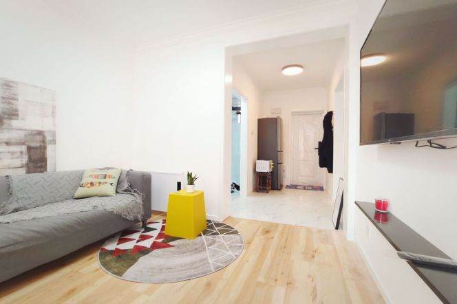 Lovely high rise 1BR with elevator near Longde rd station 