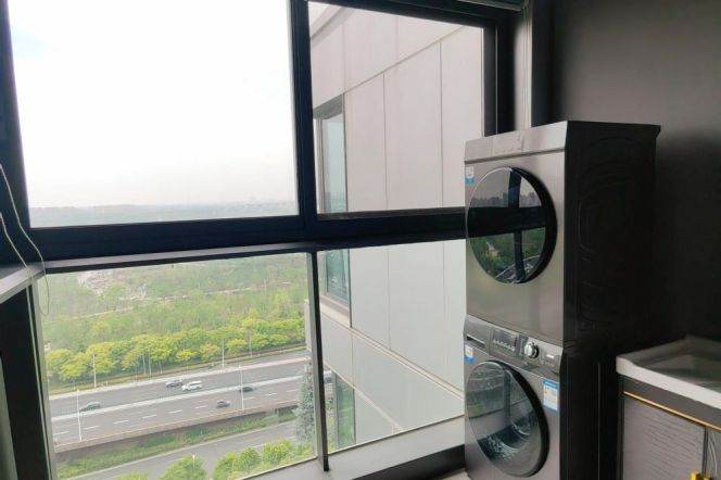 Modern compound bright 3 br with 3 sides Windows +floor heating next Wellington shanghai