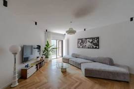 Dongzhuanbang/Jiangsu rd wall heating 2brs/2lr/2ba apt with balcony;L2/11