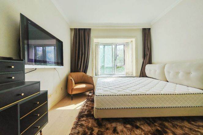 Jing'An Residence — Luxury 3BR with Full Floor Heating — 23,800 RMB