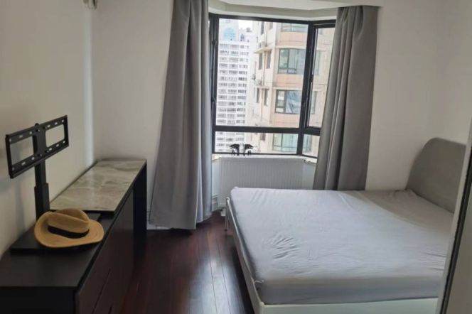 Oriental Paris — High-Floor 3BR with Wall Heating — 25,000 RMB