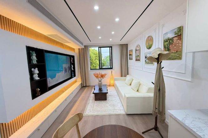 1br, balcony, yy,dryer, subway L7,13Changqing& L8,13Chengshan, 7.2k