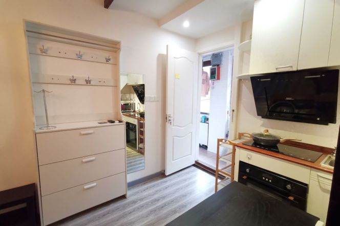 Yongjia Lu Cosy Duplex w. balcony 