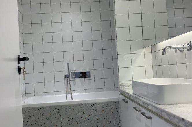 modern 3brs wall heating modern furniture near Jing an temple line 2,7,14 only 22K
