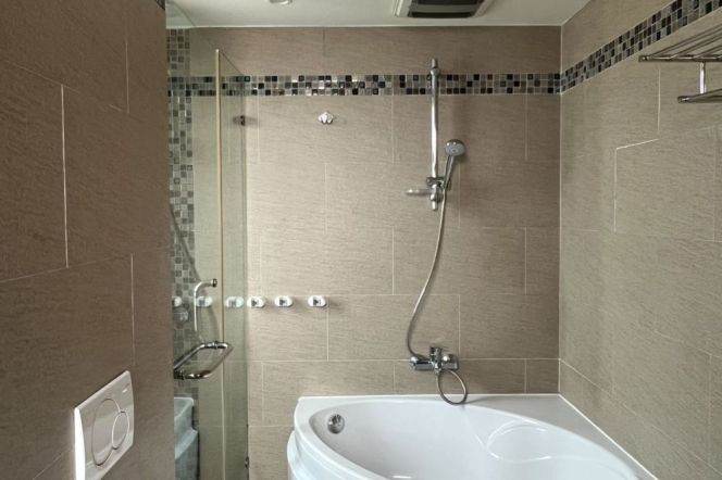 Jing'an Temple, The Courtyard 2-bedroom, with underfloor heating and an outdoor balcony