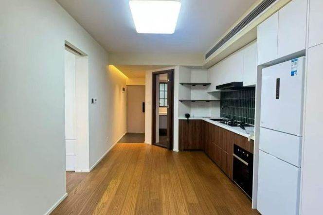 1 Big Br with Private Terrace/Floor heating/Oven, 70 sqm @ Changshu metro L1&7