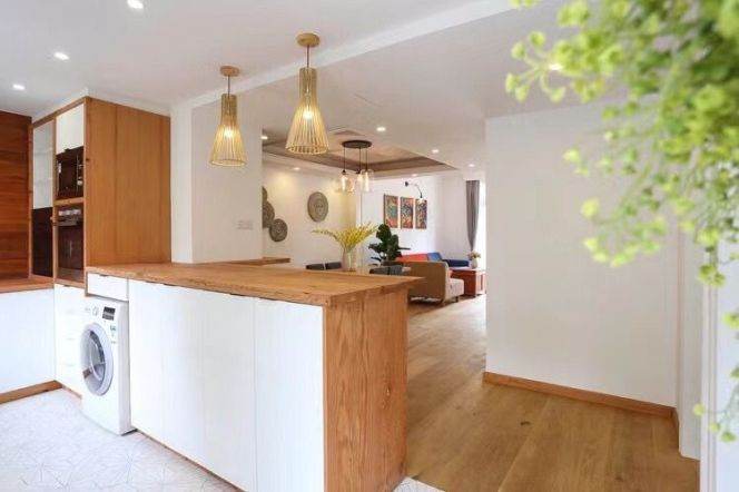 4 Brs, 2 Baths, Open Balcony/Floor heating/Oven, 200 sqm @ Shuicheng metro L10
