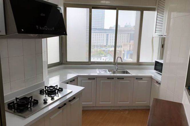 3BR 2Baths in Gu'bei near line 10&15