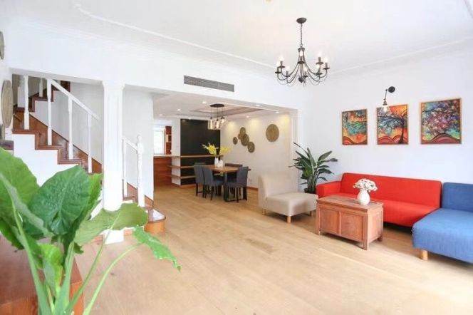 4 Brs, 2 Baths, Open Balcony/Floor heating/Oven, 200 sqm @ Shuicheng metro L10
