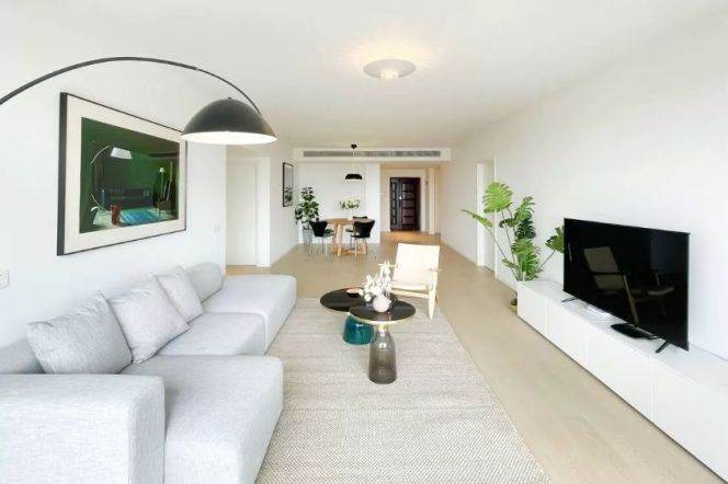 Xujiahui | 3BR 2BA 154.86sqm High-rise Luxury Apartment