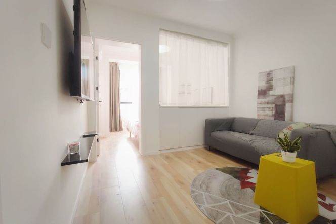 Lovely high rise 1BR with elevator near Longde rd station 
