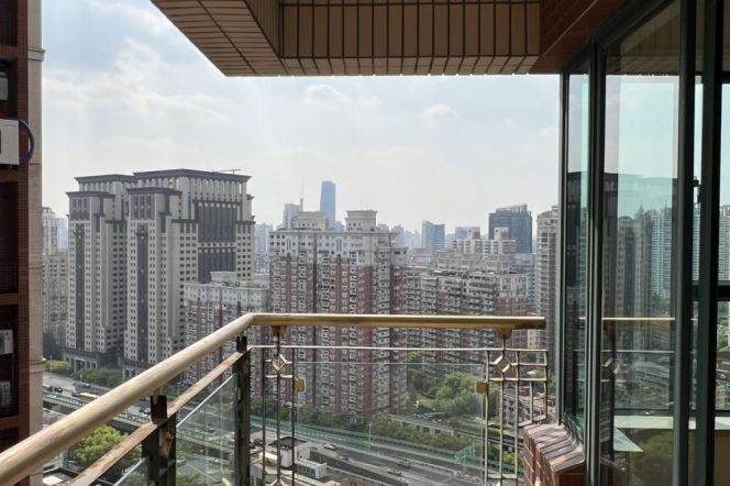 Jing'an Temple, The Courtyard 2-bedroom, with underfloor heating and an outdoor balcony