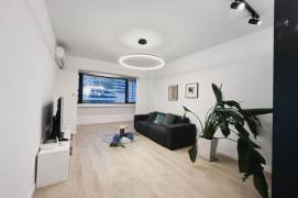 Big 2Br/Next to L2/11 Jiangsu Rd/Many windows/Bright/Balcony+Elevator