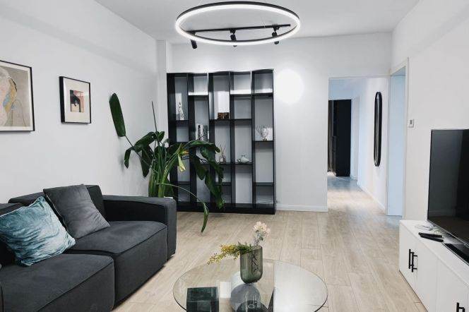 Big 2Br/Next to L2/11 Jiangsu Rd/Many windows/Bright/Balcony+Elevator
