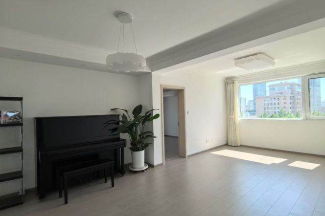 High-rise Bright 2br Apt in Fumin Apt