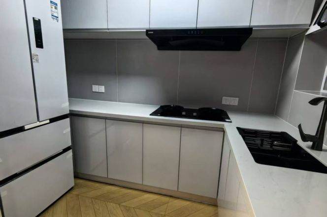 Renovated spacious 1br,modern style,smart appliances,close to Beixinjing,Line 2