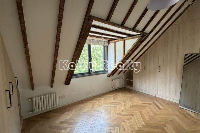 Gabled 2BR 2baths lane house Shanxi(s) Rd 23.5k