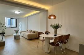 Simple & Beautiful 1BR | West Nanjing rd Metro 12.2K | Elevator + heating