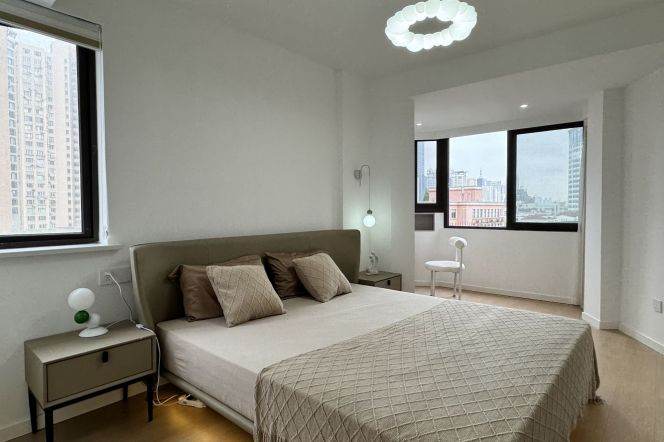 Simple & Beautiful 1BR | West Nanjing rd Metro 12.2K | Elevator + heating