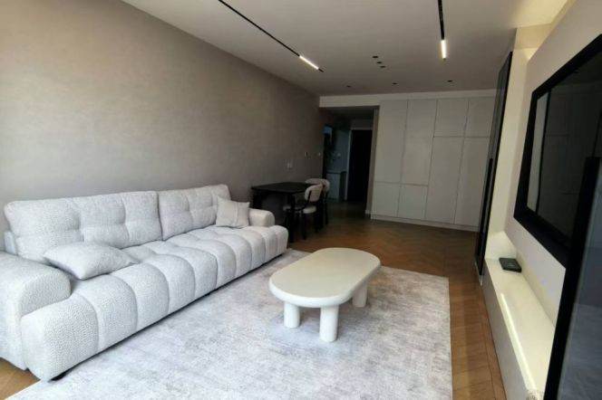 Renovated spacious 1br,modern style,smart appliances,close to Beixinjing,Line 2