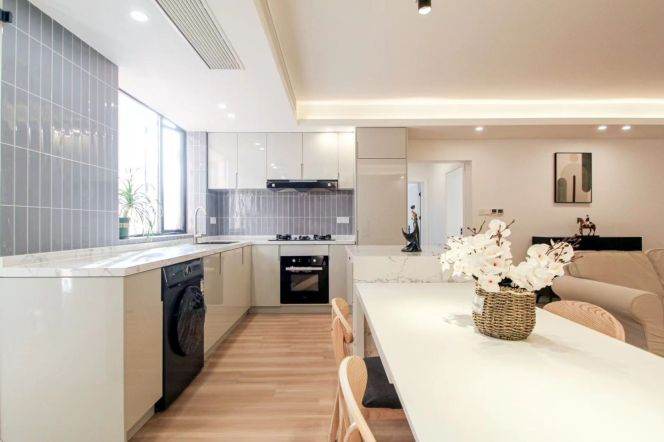 3 Brs, 1 Bath, Floor heating/Central ac/Dish washer, 130 sqm @ West Nanjing metro L2,12&13