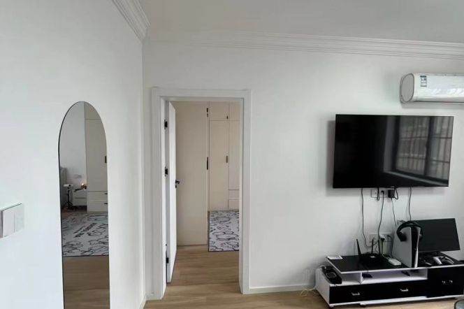 Elevator Spacuous&Good Value 2Br/2Lr/1Bt Super Close to L10/11 Jiaotong University Station 