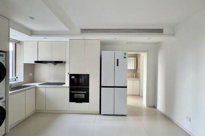 High-rise 2br Apt in Xintiandi Area