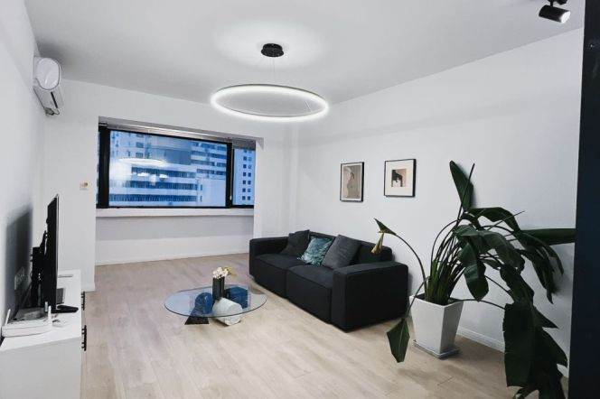 Big 2Br/Next to L2/11 Jiangsu Rd/Many windows/Bright/Balcony+Elevator