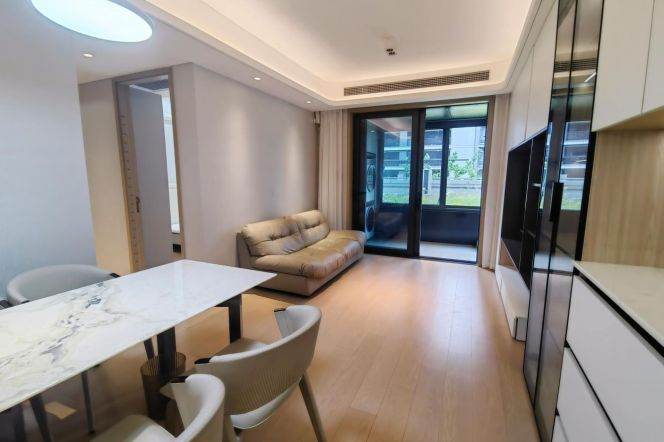 3 br with big terrace in QianTan. Floor heating+  Oven+ Dishwasher. near Wellington SH.L 6/8/11
