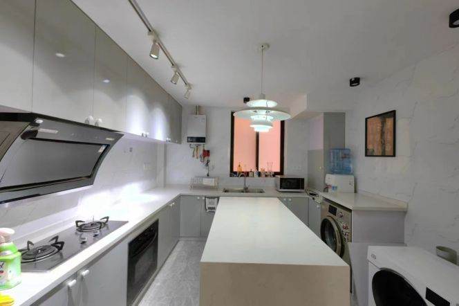 Excellent 3Bdrs & 2Bts Apt+Wall Heating+Oven@Zhongshan Park