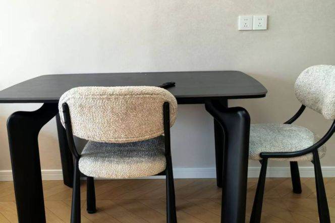 Renovated spacious 1br,modern style,smart appliances,close to Beixinjing,Line 2