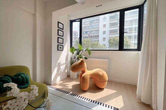 12.5k Bright 1Br with wall heating Nr West Nanjing Rd.line2/12/13