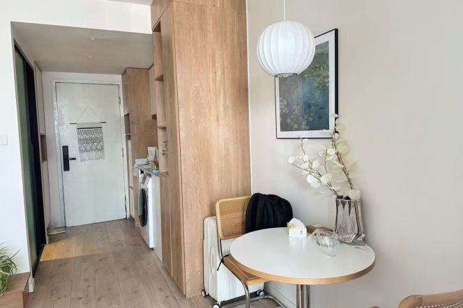 1 br near L2/L7/L14 jing'an temple station+elevator