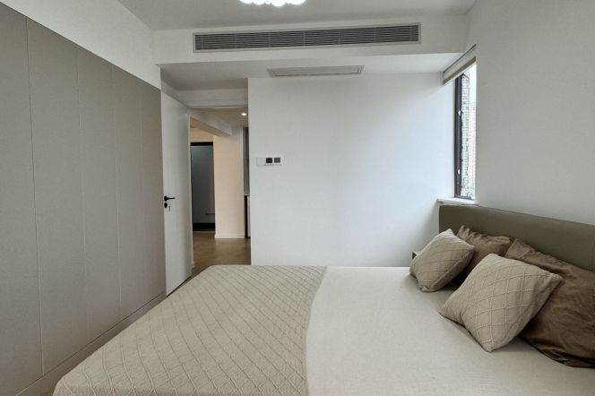 Simple & Beautiful 1BR | West Nanjing rd Metro 12.2K | Elevator + heating
