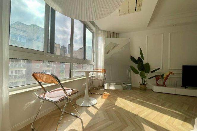 11.8k spacious and bright 1Br Nr Changshou Rd.line7/13 close to The Suzhou River