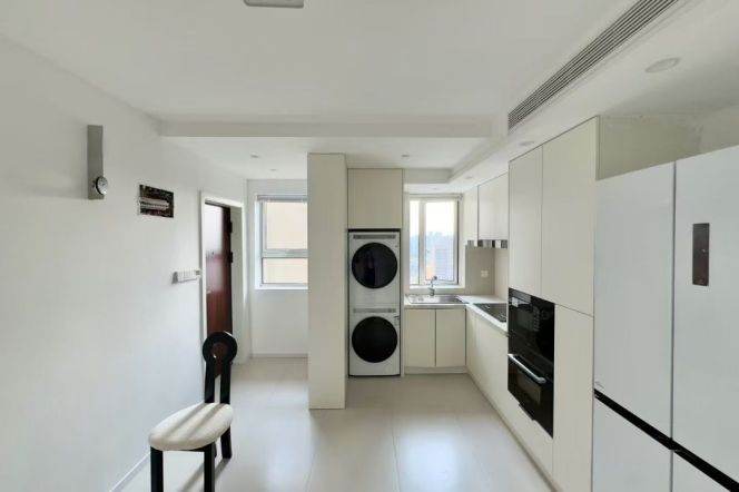 High-rise 2br Apt in Xintiandi Area