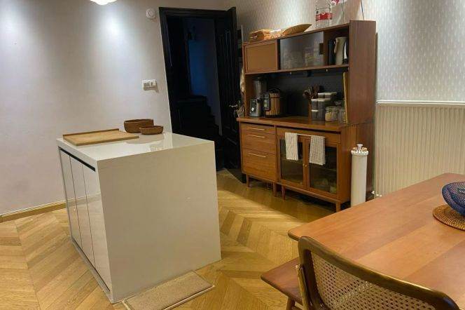 3 Brs, 2 Baths with Private Terrace/Wall heating/Oven, 120 sqm @ West Nanjing metro L2