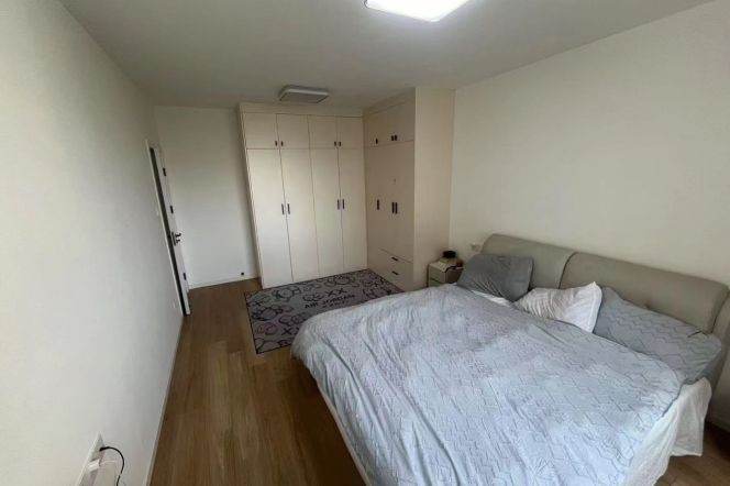 Elevator Spacuous&Good Value 2Br/2Lr/1Bt Super Close to L10/11 Jiaotong University Station 