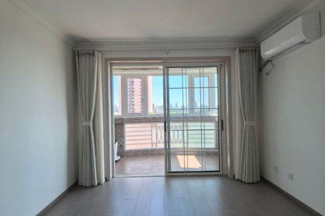 High-rise Bright 2br Apt in Fumin Apt