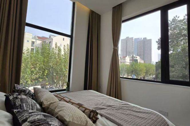 High ceiling one bedroom Apt+gym+heating+central AC @Changping