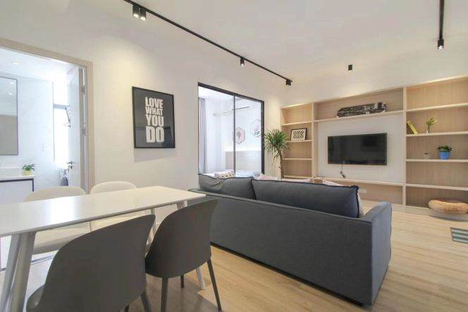 Top floor one bedroom Apt+Floor Heating+central AC+Oven@Zhongshan Park