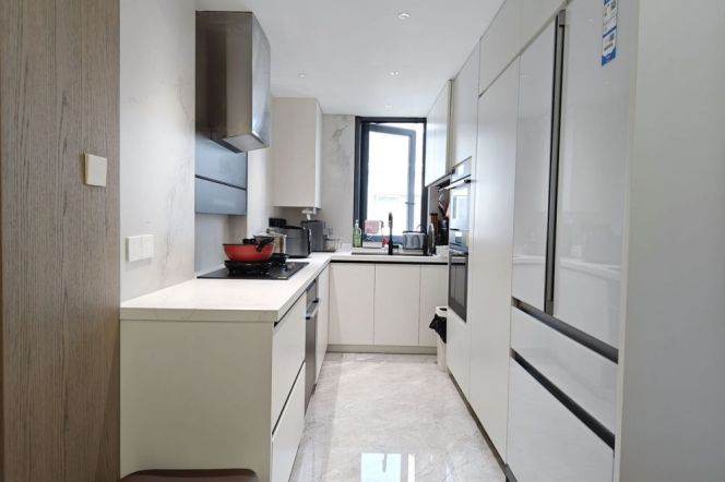 Douplex  4brs with floor heating and balcony  just beside New Hong qiao center park 