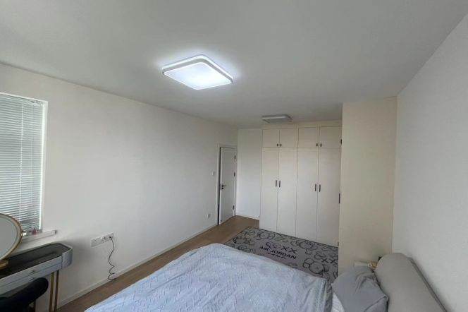 Elevator Spacuous&Good Value 2Br/2Lr/1Bt Super Close to L10/11 Jiaotong University Station 