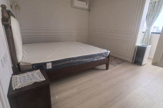 3 Brs, 2 Baths, 150 sqm, Brand-new Dec, High rise building @ Jiaotong uni L10&11