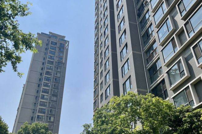 2 Brs, 2 Baths with Private Terrace/Central ac/Dish washer, 140 sqm @ Xinzha metro L1