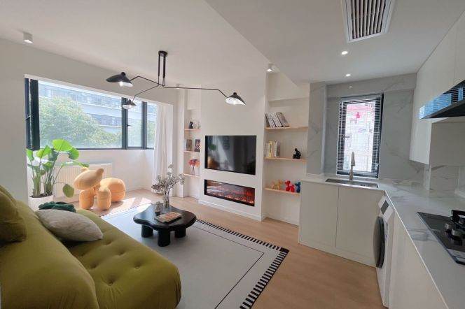 12.5k Bright 1Br with wall heating Nr West Nanjing Rd.line2/12/13